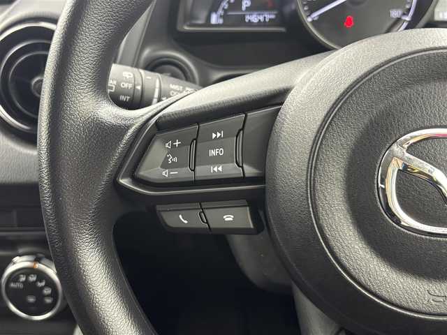 マツダ マツダ２ 15S スマートエディション 福井県 2021(令3)年 1.5万km ソニックシルバーM 純正マツダコネクトナビ/CD/DVD/フルセグTV/Bluetooth/USB/AM/FM/360度ビューモニター/衝突軽減ブレーキ/レーンキープアシスト/LED/オートライト /ETC/プッシュスタート /スペアキー/純正フロアマット/純正１５インチアルミ