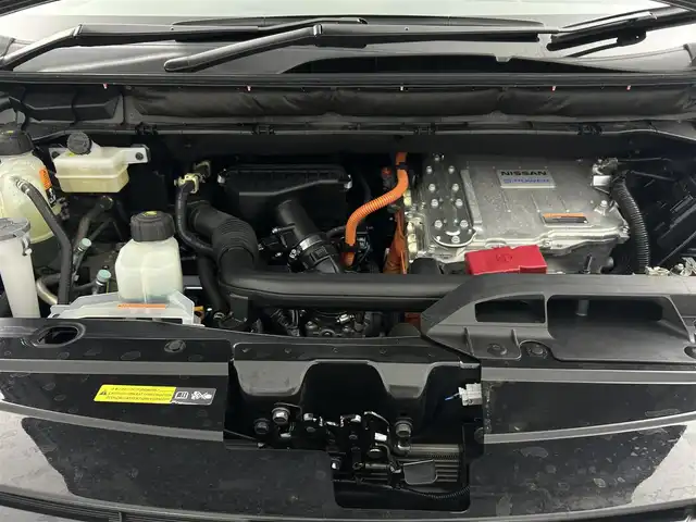 日産 セレナ e－パワー ハイウェイスター V 千葉県 2021(令3)年 2.4万km ダークメタルグレー プロパイロット/全方位運転支援システム/・インテリジェントエマージェンシーブレーキ/・標識検知機能/・踏み間違い衝突防止アシスト/・車線逸脱防止支援システム/・車線逸脱警報/・後側方衝突防止支援システム/・後側方車両検知警報/・後退時車両検知警報/純正メモリーナビ/・Bluetooth接続/・フルセグTV/・CD/DVD再生/・全方位カメラ/純正フリップダウンモニター/両側パワースライドドア/スマートキー/LEDヘッドライト/前後コーナーセンサー