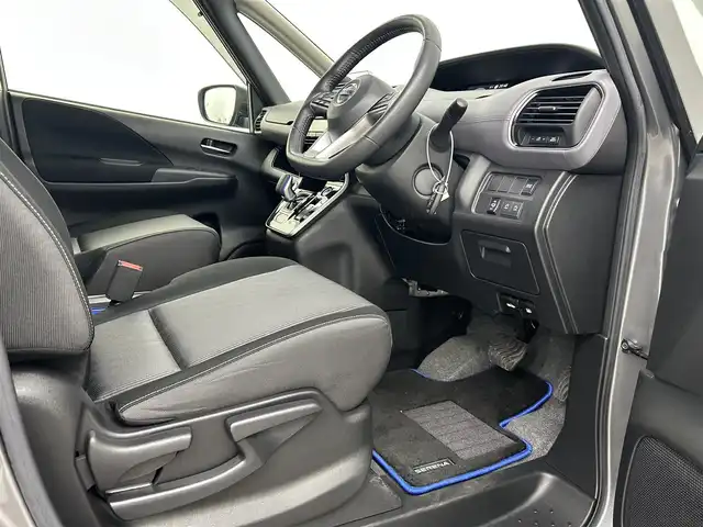 日産 セレナ e－パワー ハイウェイスター V 千葉県 2021(令3)年 2.4万km ダークメタルグレー プロパイロット/全方位運転支援システム/・インテリジェントエマージェンシーブレーキ/・標識検知機能/・踏み間違い衝突防止アシスト/・車線逸脱防止支援システム/・車線逸脱警報/・後側方衝突防止支援システム/・後側方車両検知警報/・後退時車両検知警報/純正メモリーナビ/・Bluetooth接続/・フルセグTV/・CD/DVD再生/・全方位カメラ/純正フリップダウンモニター/両側パワースライドドア/スマートキー/LEDヘッドライト/前後コーナーセンサー