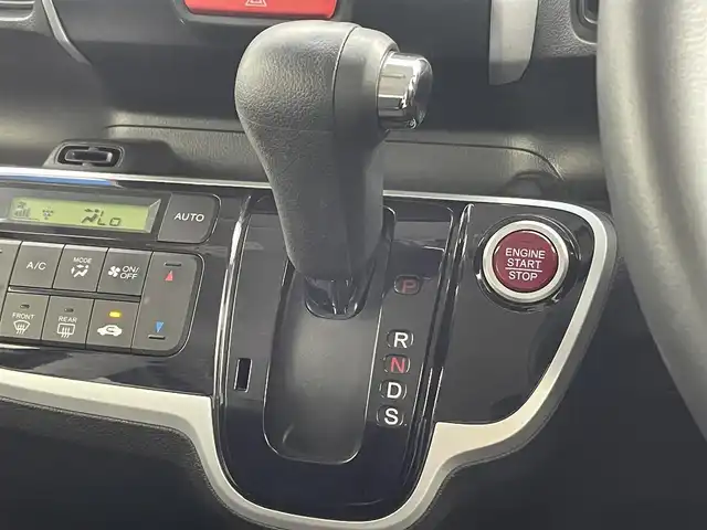 ホンダ Ｎ ＢＯＸ G ターボ Lパッケージ 群馬県 2015(平27)年 8.5万km スマートブラック 社外ナビ　バックカメラ　パワースライドドア　クルーズコントロール　横滑り防止　パドルシフト　オートエアコン　ステアリングスイッチ　パワーウインドウ　スマートキー　プッシュスタート　禁煙車