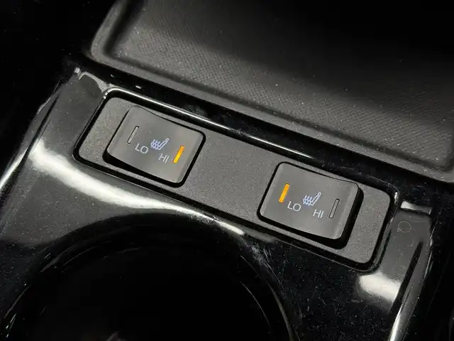 トヨタ プリウス A ツーリングセレクション 三重県 2019(令1)年 2.4万km アティチュードブラックマイカ ハイブリッド/FF/インパネCVT/純正 9インチナビ NSZT-Y68T/（AM/FM/CD/DVD/SD/SDREC/Bluetooth/TV）/バックガイドモニター/モデリスタエアロ（F/S/R下）/ドライブレコーダー 前方/ビルトイン ETC2.0/Toyota Safety Sense/・プリクラッシュセーフティ/・レーンディパーチャーアラート（ハンドル支援あり）/・レーダークルコン/・オートハイビーム/・インテリジェントクリアランスソナー［パーキングサポートブレーキ（静止物）］/・【OP】リヤクロストラフィックアラート/・シンプルインテリジェントパーキングアシスト/など/装備/・合皮シート（ブラック）/・シートヒーター（D/N）/・パワーシート（D8way、ランバーサポート付）/・AC100Vアクセサリーコンセント（1500W）/・オートライト/・LED ヘッドランプ＆フロントフォグランプ/・【OP】ナビレディセット（バックカメラ、ステアリングスイッチ）/・オートエアコン/・純正15inAW（ホイールカバー付）/・プッシュスタート/・スマートキーx2/・ウインカー付電動格納ドアミラー/・保/取/ナビ取/など