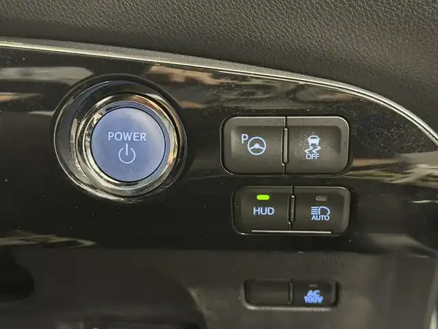 トヨタ プリウス A ツーリングセレクション 三重県 2019(令1)年 2.4万km アティチュードブラックマイカ ハイブリッド/FF/インパネCVT/純正 9インチナビ NSZT-Y68T/（AM/FM/CD/DVD/SD/SDREC/Bluetooth/TV）/バックガイドモニター/モデリスタエアロ（F/S/R下）/ドライブレコーダー 前方/ビルトイン ETC2.0/Toyota Safety Sense/・プリクラッシュセーフティ/・レーンディパーチャーアラート（ハンドル支援あり）/・レーダークルコン/・オートハイビーム/・インテリジェントクリアランスソナー［パーキングサポートブレーキ（静止物）］/・【OP】リヤクロストラフィックアラート/・シンプルインテリジェントパーキングアシスト/など/装備/・合皮シート（ブラック）/・シートヒーター（D/N）/・パワーシート（D8way、ランバーサポート付）/・AC100Vアクセサリーコンセント（1500W）/・オートライト/・LED ヘッドランプ＆フロントフォグランプ/・【OP】ナビレディセット（バックカメラ、ステアリングスイッチ）/・オートエアコン/・純正15inAW（ホイールカバー付）/・プッシュスタート/・スマートキーx2/・ウインカー付電動格納ドアミラー/・保/取/ナビ取/など