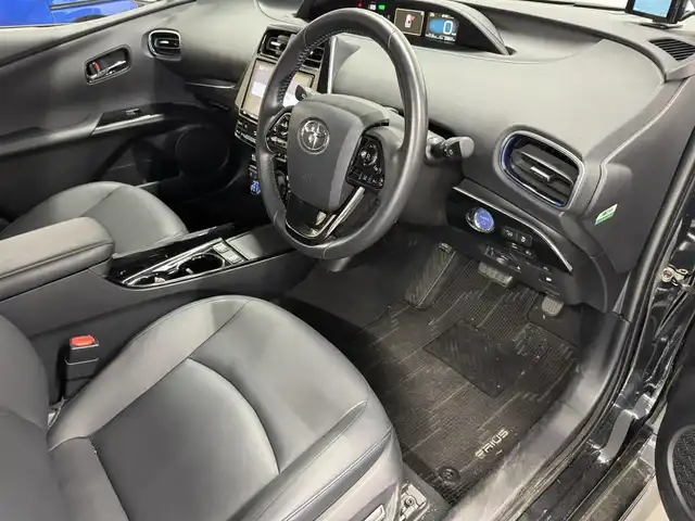 トヨタ プリウス A ツーリングセレクション 三重県 2019(令1)年 2.4万km アティチュードブラックマイカ ハイブリッド/FF/インパネCVT/純正 9インチナビ NSZT-Y68T/（AM/FM/CD/DVD/SD/SDREC/Bluetooth/TV）/バックガイドモニター/モデリスタエアロ（F/S/R下）/ドライブレコーダー 前方/ビルトイン ETC2.0/Toyota Safety Sense/・プリクラッシュセーフティ/・レーンディパーチャーアラート（ハンドル支援あり）/・レーダークルコン/・オートハイビーム/・インテリジェントクリアランスソナー［パーキングサポートブレーキ（静止物）］/・【OP】リヤクロストラフィックアラート/・シンプルインテリジェントパーキングアシスト/など/装備/・合皮シート（ブラック）/・シートヒーター（D/N）/・パワーシート（D8way、ランバーサポート付）/・AC100Vアクセサリーコンセント（1500W）/・オートライト/・LED ヘッドランプ＆フロントフォグランプ/・【OP】ナビレディセット（バックカメラ、ステアリングスイッチ）/・オートエアコン/・純正15inAW（ホイールカバー付）/・プッシュスタート/・スマートキーx2/・ウインカー付電動格納ドアミラー/・保/取/ナビ取/など