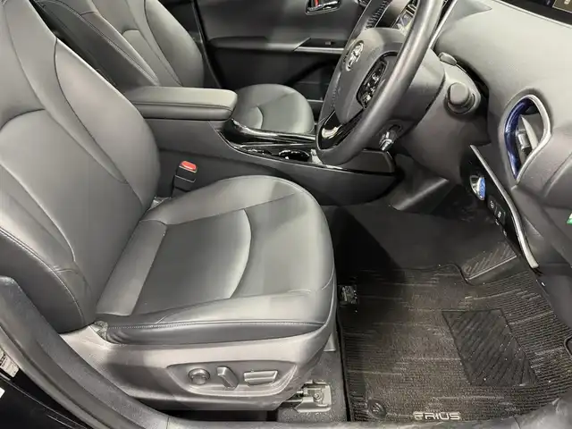 トヨタ プリウス A ツーリングセレクション 三重県 2019(令1)年 2.4万km アティチュードブラックマイカ ハイブリッド/FF/インパネCVT/純正 9インチナビ NSZT-Y68T/（AM/FM/CD/DVD/SD/SDREC/Bluetooth/TV）/バックガイドモニター/モデリスタエアロ（F/S/R下）/ドライブレコーダー 前方/ビルトイン ETC2.0/Toyota Safety Sense/・プリクラッシュセーフティ/・レーンディパーチャーアラート（ハンドル支援あり）/・レーダークルコン/・オートハイビーム/・インテリジェントクリアランスソナー［パーキングサポートブレーキ（静止物）］/・【OP】リヤクロストラフィックアラート/・シンプルインテリジェントパーキングアシスト/など/装備/・合皮シート（ブラック）/・シートヒーター（D/N）/・パワーシート（D8way、ランバーサポート付）/・AC100Vアクセサリーコンセント（1500W）/・オートライト/・LED ヘッドランプ＆フロントフォグランプ/・【OP】ナビレディセット（バックカメラ、ステアリングスイッチ）/・オートエアコン/・純正15inAW（ホイールカバー付）/・プッシュスタート/・スマートキーx2/・ウインカー付電動格納ドアミラー/・保/取/ナビ取/など