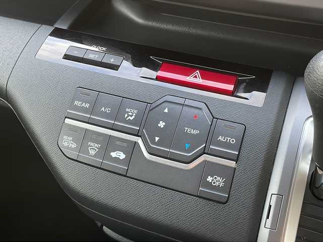 ホンダ ステップワゴン スパーダ Z 青森県 2012(平24)年 9.7万km ホワイトオーキッドパール 4WD/社外ディスプレイオーディオ/CD・DVD・Bluetooth/社外フリップダウンモニター/両側パワースライドドア/パドルシフト/ビルトインETC/スマートキー/HIDヘッドライト/オートライト/フォグランプ/アクティブコーナリングライト/純正16インチアルミ