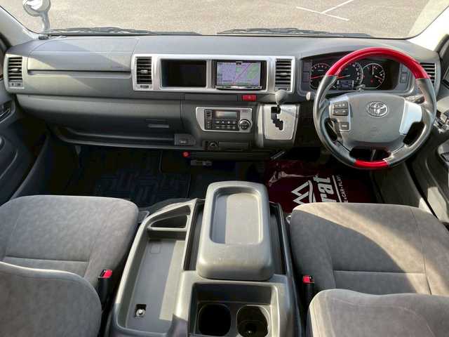 トヨタ ハイエース グランドキャビン 宮崎県 2015(平27)年 2.8万km ホワイトパールクリスタルシャイン アルパインフリップダウンモニター/モデリスタフロントスポイラー/ローダウン　/オーバーフェンダー　/カロッツェリアＳＤナビ（CD・DVD・Bluetooth・フルセグTV）/ＥＴＣ　/前方ドラレコ　/バックカメラ　/ドアバイザー　/フロアマット