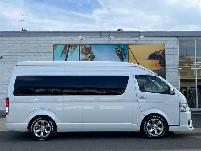 トヨタ ハイエース グランドキャビン 宮崎県 2015(平27)年 2.8万km ホワイトパールクリスタルシャイン アルパインフリップダウンモニター/モデリスタフロントスポイラー/ローダウン　/オーバーフェンダー　/カロッツェリアＳＤナビ（CD・DVD・Bluetooth・フルセグTV）/ＥＴＣ　/前方ドラレコ　/バックカメラ　/ドアバイザー　/フロアマット