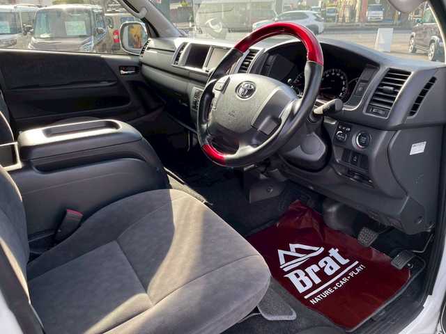 トヨタ ハイエース グランドキャビン 宮崎県 2015(平27)年 2.8万km ホワイトパールクリスタルシャイン アルパインフリップダウンモニター/モデリスタフロントスポイラー/ローダウン　/オーバーフェンダー　/カロッツェリアＳＤナビ（CD・DVD・Bluetooth・フルセグTV）/ＥＴＣ　/前方ドラレコ　/バックカメラ　/ドアバイザー　/フロアマット