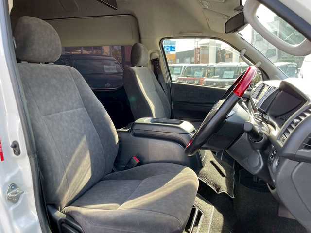 トヨタ ハイエース グランドキャビン 宮崎県 2015(平27)年 2.8万km ホワイトパールクリスタルシャイン アルパインフリップダウンモニター/モデリスタフロントスポイラー/ローダウン　/オーバーフェンダー　/カロッツェリアＳＤナビ（CD・DVD・Bluetooth・フルセグTV）/ＥＴＣ　/前方ドラレコ　/バックカメラ　/ドアバイザー　/フロアマット