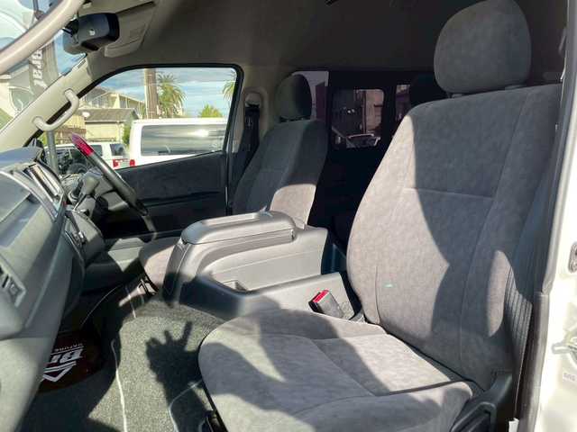 トヨタ ハイエース グランドキャビン 宮崎県 2015(平27)年 2.8万km ホワイトパールクリスタルシャイン アルパインフリップダウンモニター/モデリスタフロントスポイラー/ローダウン　/オーバーフェンダー　/カロッツェリアＳＤナビ（CD・DVD・Bluetooth・フルセグTV）/ＥＴＣ　/前方ドラレコ　/バックカメラ　/ドアバイザー　/フロアマット