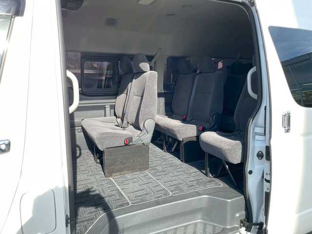 トヨタ ハイエース グランドキャビン 宮崎県 2015(平27)年 2.8万km ホワイトパールクリスタルシャイン アルパインフリップダウンモニター/モデリスタフロントスポイラー/ローダウン　/オーバーフェンダー　/カロッツェリアＳＤナビ（CD・DVD・Bluetooth・フルセグTV）/ＥＴＣ　/前方ドラレコ　/バックカメラ　/ドアバイザー　/フロアマット