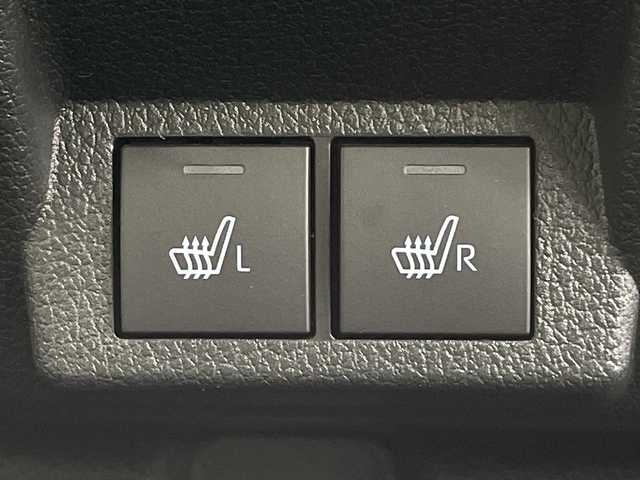 ダイハツ ムーヴ キャンバス ストライプス G 鹿児島県 2025(令7)年 0.2万km シャイニングホワイトパール/ファイアークォーツレッドメタリック 純正ナビ/（CD/DVD/BT/フルセグTV）/衝突被害軽減ブレーキ/シートヒーター/レーンキープアシスト/両側パワースライドドア/スマートアシスト/バックカメラ/フロアマット/クルーズコントロール/アイドリングストップ/LEDヘッドライト/オートハイビーム/前後コーナーセンサー