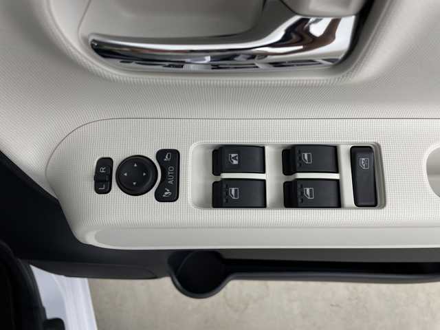 ダイハツ ムーヴ キャンバス ストライプス G 鹿児島県 2025(令7)年 0.2万km シャイニングホワイトパール/ファイアークォーツレッドメタリック 純正ナビ/（CD/DVD/BT/フルセグTV）/衝突被害軽減ブレーキ/シートヒーター/レーンキープアシスト/両側パワースライドドア/スマートアシスト/バックカメラ/フロアマット/クルーズコントロール/アイドリングストップ/LEDヘッドライト/オートハイビーム/前後コーナーセンサー