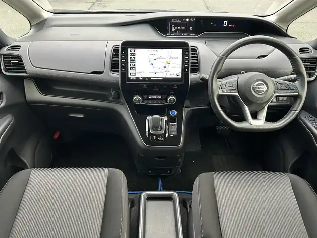 日産 セレナ e－パワー ハイウェイスター V 静岡県 2022(令4)年 5.2万km ダークメタルグレー 純正ワイドナビ　/・フルセグＴＶ　/・Ｂｌｕｅｔｏｏｔｈ接続　/・ＤＶＤ再生　/BSM/プロパイロット　/両側パワスラ　/エマージェンシーブレーキ　/アラウンドビューモニター　/プッシュスタート/スマートキー/スペアキー/前席シートＨ　/ステアリングヒーター/純正アルミホイール/純正フロアマット/ETC/ドラレコ/取扱説明書/保証書