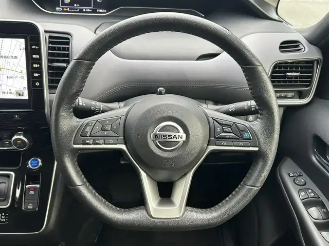 日産 セレナ e－パワー ハイウェイスター V 静岡県 2022(令4)年 5.2万km ダークメタルグレー 純正ワイドナビ　/・フルセグＴＶ　/・Ｂｌｕｅｔｏｏｔｈ接続　/・ＤＶＤ再生　/BSM/プロパイロット　/両側パワスラ　/エマージェンシーブレーキ　/アラウンドビューモニター　/プッシュスタート/スマートキー/スペアキー/前席シートＨ　/ステアリングヒーター/純正アルミホイール/純正フロアマット/ETC/ドラレコ/取扱説明書/保証書