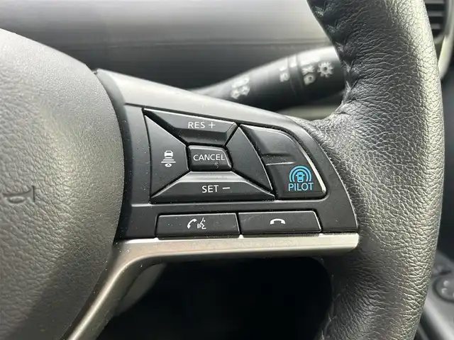 日産 セレナ e－パワー ハイウェイスター V 静岡県 2022(令4)年 5.2万km ダークメタルグレー 純正ワイドナビ　/・フルセグＴＶ　/・Ｂｌｕｅｔｏｏｔｈ接続　/・ＤＶＤ再生　/BSM/プロパイロット　/両側パワスラ　/エマージェンシーブレーキ　/アラウンドビューモニター　/プッシュスタート/スマートキー/スペアキー/前席シートＨ　/ステアリングヒーター/純正アルミホイール/純正フロアマット/ETC/ドラレコ/取扱説明書/保証書