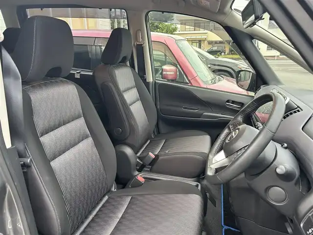 日産 セレナ e－パワー ハイウェイスター V 静岡県 2022(令4)年 5.2万km ダークメタルグレー 純正ワイドナビ　/・フルセグＴＶ　/・Ｂｌｕｅｔｏｏｔｈ接続　/・ＤＶＤ再生　/BSM/プロパイロット　/両側パワスラ　/エマージェンシーブレーキ　/アラウンドビューモニター　/プッシュスタート/スマートキー/スペアキー/前席シートＨ　/ステアリングヒーター/純正アルミホイール/純正フロアマット/ETC/ドラレコ/取扱説明書/保証書