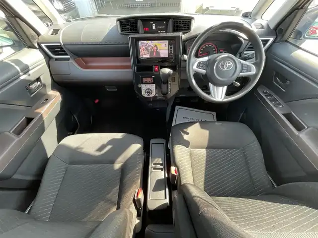 トヨタ ルーミー G S 神奈川県 2017(平29)年 8.9万km パールホワイトⅢ (株)IDOMが運営する【じしゃロン秦野店】の自社ローン専用車両になります。こちらは現金またはオートローンご利用時の価格です。自社ローンご希望の方は別途その旨お申付け下さい/社外SEDナビ/Bluetooth/フルセグTV/CD/DVD/バックカメラ/ETC/両側パワスラ/社外前方ドラレコ/衝突軽減/横スベリ/クルコン/オートライト/LEDヘッドライト/スマートキー×２/プッシュエンジンスタート