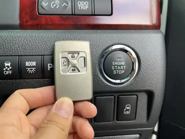 トヨタ ヴェルファイア 2．4Z 高知県 2008(平20)年 3.2万km ホワイトパールクリスタルシャイン 純正ナビ/　CD/DVD/AM/FM/ワンセグTV/バックカメラ/ETC/MTモード付AT/プッシュスタート/スマートキー/片側パワースライドドア/3列目シート/HIDヘッドライト/純正18インチアルミホイール/純正フロアマット/オートライト/ドアバイザー/横滑り防止装置/ABS/盗難防止装置