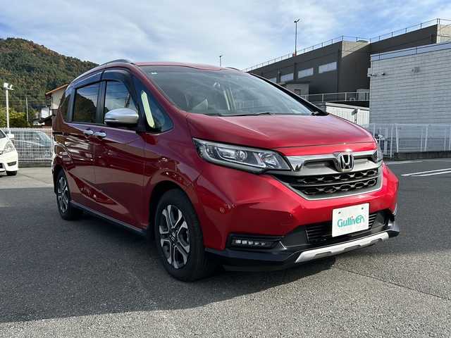 ホンダ フリード クロスター ホンダセンシング 山梨県 2020(令2)年 5.3万km プレミアムクリスタルレッドM 社外ナビ/バックカメラ/BT/USB/CD/フルセグTV/両側パワースライドドア/純正アルミホイール/ETC/３列シート/ウォークスルー/前席シートヒーター/ドライブレコーダー/スマートキー/LEDヘッドライト/アイドリングストップ