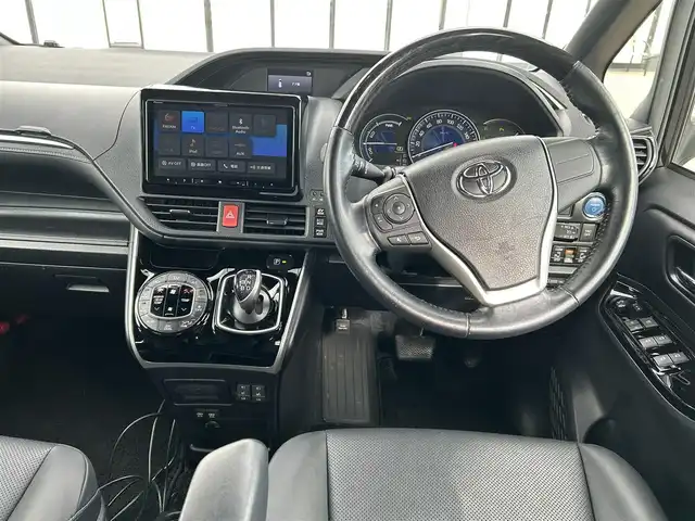 トヨタ エスクァイア ハイブリッド Gi 大阪府 2019(令1)年 4万km スパークリングブラックパールクリスタルシャイン 社外ナビ　carrozzerria/・Bluetooth/フルセグTV/CD/DVD/HDMI/　ラジオ/主要装備/・クルーズコントロール/・パーキングサポートブレーキー/・プリクラッシュセーフティー/・クリアランスソナー/・レーンアシスト/・横滑り防止装置/・先行車発進告知/・トラクションコントロール/・両側パワースライドドア/・合皮シート/・シートヒーター/・LEDヘッドライト/・オートマチックハイビーム/・ドライブレコーダー/・ETC