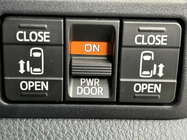 トヨタ エスクァイア ハイブリッド Gi 大阪府 2019(令1)年 4万km スパークリングブラックパールクリスタルシャイン 社外ナビ　carrozzerria/・Bluetooth/フルセグTV/CD/DVD/HDMI/　ラジオ/主要装備/・クルーズコントロール/・パーキングサポートブレーキー/・プリクラッシュセーフティー/・クリアランスソナー/・レーンアシスト/・横滑り防止装置/・先行車発進告知/・トラクションコントロール/・両側パワースライドドア/・合皮シート/・シートヒーター/・LEDヘッドライト/・オートマチックハイビーム/・ドライブレコーダー/・ETC