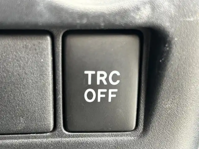 トヨタ エスクァイア ハイブリッド Gi 大阪府 2019(令1)年 4万km スパークリングブラックパールクリスタルシャイン 社外ナビ　carrozzerria/・Bluetooth/フルセグTV/CD/DVD/HDMI/　ラジオ/主要装備/・クルーズコントロール/・パーキングサポートブレーキー/・プリクラッシュセーフティー/・クリアランスソナー/・レーンアシスト/・横滑り防止装置/・先行車発進告知/・トラクションコントロール/・両側パワースライドドア/・合皮シート/・シートヒーター/・LEDヘッドライト/・オートマチックハイビーム/・ドライブレコーダー/・ETC