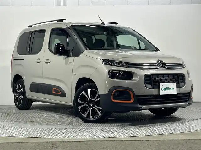 シトロエン シトロエン ベルランゴ シャイン ブルーHDi XTRパック 大阪府 2023(令5)年 1.1万km サーブル 衝突軽減 Bカメラ ETC サンルーフ レーダークルーズコントロール　コーナーセンサー　バックカメラ　レーンアシスト　ＬＥＤヘッドライト　プッシュスタート　スマートキー　ブラインドスポットモニター　オートライト　オートエアコン　電動ミラー 純正17インチアルミホイール ドライブレコーダー（社外前後）