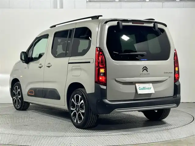 シトロエン シトロエン ベルランゴ シャイン ブルーHDi XTRパック 大阪府 2023(令5)年 1.1万km サーブル 衝突軽減 Bカメラ ETC サンルーフ レーダークルーズコントロール　コーナーセンサー　バックカメラ　レーンアシスト　ＬＥＤヘッドライト　プッシュスタート　スマートキー　ブラインドスポットモニター　オートライト　オートエアコン　電動ミラー 純正17インチアルミホイール ドライブレコーダー（社外前後）