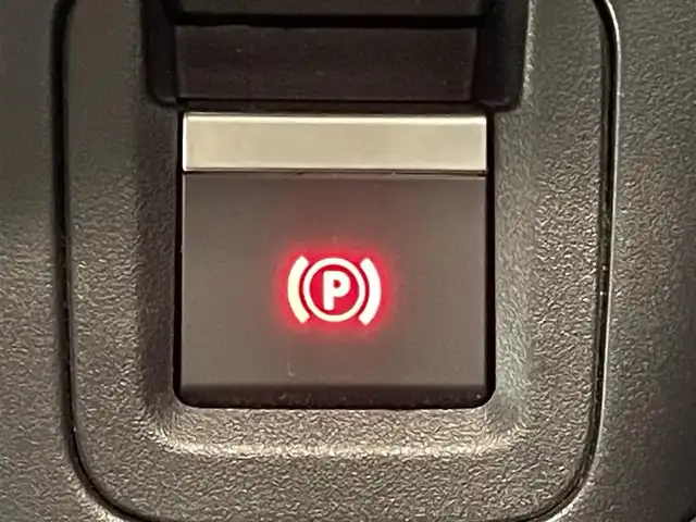 シトロエン シトロエン ベルランゴ シャイン ブルーHDi XTRパック 大阪府 2023(令5)年 1.1万km サーブル 衝突軽減 Bカメラ ETC サンルーフ レーダークルーズコントロール　コーナーセンサー　バックカメラ　レーンアシスト　ＬＥＤヘッドライト　プッシュスタート　スマートキー　ブラインドスポットモニター　オートライト　オートエアコン　電動ミラー 純正17インチアルミホイール ドライブレコーダー（社外前後）