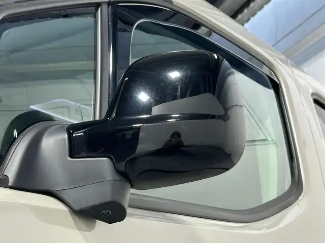 シトロエン シトロエン ベルランゴ シャイン ブルーHDi XTRパック 大阪府 2023(令5)年 1.1万km サーブル 衝突軽減 Bカメラ ETC サンルーフ レーダークルーズコントロール　コーナーセンサー　バックカメラ　レーンアシスト　ＬＥＤヘッドライト　プッシュスタート　スマートキー　ブラインドスポットモニター　オートライト　オートエアコン　電動ミラー 純正17インチアルミホイール ドライブレコーダー（社外前後）