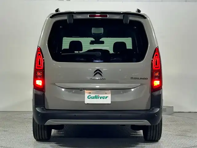 シトロエン シトロエン ベルランゴ シャイン ブルーHDi XTRパック 大阪府 2023(令5)年 1.1万km サーブル 衝突軽減 Bカメラ ETC サンルーフ レーダークルーズコントロール　コーナーセンサー　バックカメラ　レーンアシスト　ＬＥＤヘッドライト　プッシュスタート　スマートキー　ブラインドスポットモニター　オートライト　オートエアコン　電動ミラー 純正17インチアルミホイール ドライブレコーダー（社外前後）