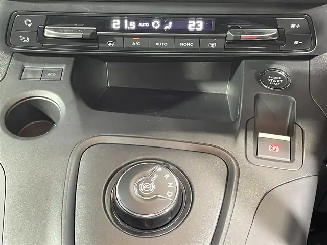 シトロエン シトロエン ベルランゴ シャイン ブルーHDi XTRパック 大阪府 2023(令5)年 1.1万km サーブル 衝突軽減 Bカメラ ETC サンルーフ レーダークルーズコントロール　コーナーセンサー　バックカメラ　レーンアシスト　ＬＥＤヘッドライト　プッシュスタート　スマートキー　ブラインドスポットモニター　オートライト　オートエアコン　電動ミラー 純正17インチアルミホイール ドライブレコーダー（社外前後）