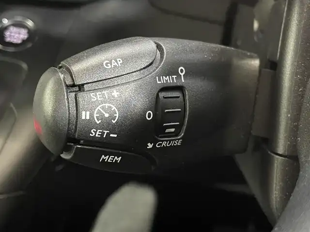 シトロエン シトロエン ベルランゴ シャイン ブルーHDi XTRパック 大阪府 2023(令5)年 1.1万km サーブル 衝突軽減 Bカメラ ETC サンルーフ レーダークルーズコントロール　コーナーセンサー　バックカメラ　レーンアシスト　ＬＥＤヘッドライト　プッシュスタート　スマートキー　ブラインドスポットモニター　オートライト　オートエアコン　電動ミラー 純正17インチアルミホイール ドライブレコーダー（社外前後）