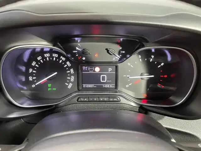 シトロエン シトロエン ベルランゴ シャイン ブルーHDi XTRパック 大阪府 2023(令5)年 1.1万km サーブル 衝突軽減 Bカメラ ETC サンルーフ レーダークルーズコントロール　コーナーセンサー　バックカメラ　レーンアシスト　ＬＥＤヘッドライト　プッシュスタート　スマートキー　ブラインドスポットモニター　オートライト　オートエアコン　電動ミラー 純正17インチアルミホイール ドライブレコーダー（社外前後）