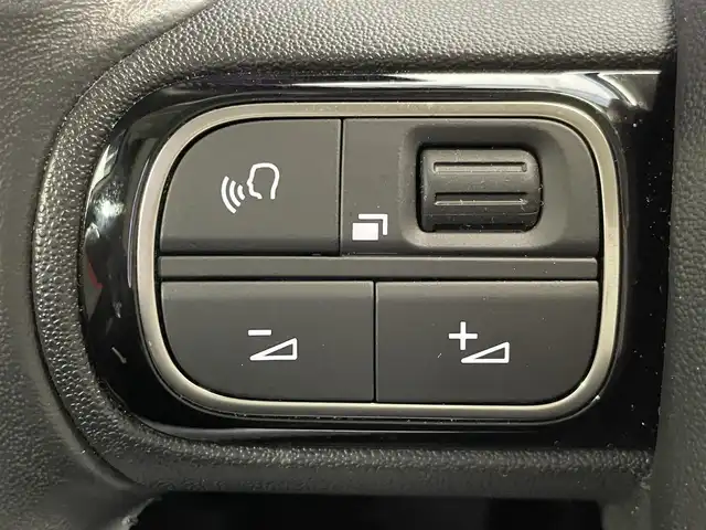 シトロエン シトロエン ベルランゴ シャイン ブルーHDi XTRパック 大阪府 2023(令5)年 1.1万km サーブル 衝突軽減 Bカメラ ETC サンルーフ レーダークルーズコントロール　コーナーセンサー　バックカメラ　レーンアシスト　ＬＥＤヘッドライト　プッシュスタート　スマートキー　ブラインドスポットモニター　オートライト　オートエアコン　電動ミラー 純正17インチアルミホイール ドライブレコーダー（社外前後）