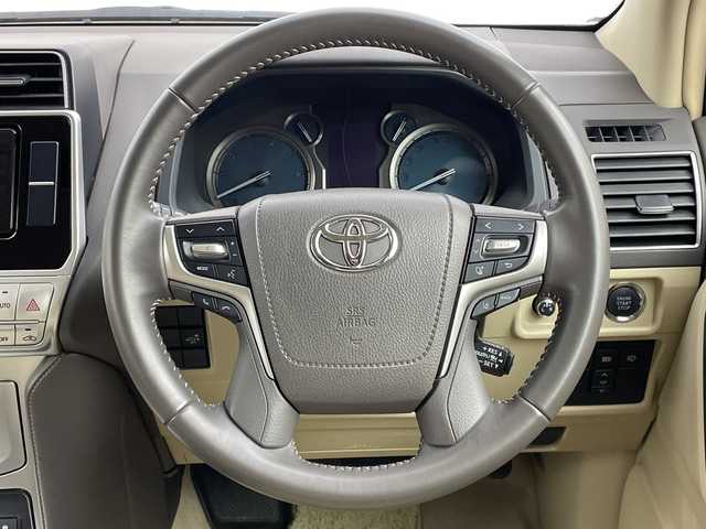 トヨタ ランドクルーザー プラド TX Lパッケージ マットブラED 新潟県 2023(令5)年 2.1万km ブラック プリクラッシュセーフティ/レーダークルーズコントロール/レーンディパーチャーアラート/パーキングサポートブレーキ/ロードサインアシスト/サンルーフ/ベージュ革シート/エアシート/シートヒーター/パワーシート/オートライト/オートハイビーム/LEDヘッドライト/ビルトインETC/純正ナビ/バックカメラ/プッシュスタート/オートドアミラー/ウィンカーミラー/ステアリングスイッチ