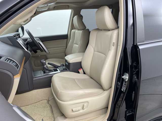 トヨタ ランドクルーザー プラド TX Lパッケージ マットブラED 新潟県 2023(令5)年 2.1万km ブラック プリクラッシュセーフティ/レーダークルーズコントロール/レーンディパーチャーアラート/パーキングサポートブレーキ/ロードサインアシスト/サンルーフ/ベージュ革シート/エアシート/シートヒーター/パワーシート/オートライト/オートハイビーム/LEDヘッドライト/ビルトインETC/純正ナビ/バックカメラ/プッシュスタート/オートドアミラー/ウィンカーミラー/ステアリングスイッチ