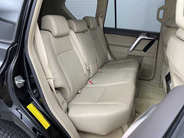 トヨタ ランドクルーザー プラド TX Lパッケージ マットブラED 新潟県 2023(令5)年 2.1万km ブラック プリクラッシュセーフティ/レーダークルーズコントロール/レーンディパーチャーアラート/パーキングサポートブレーキ/ロードサインアシスト/サンルーフ/ベージュ革シート/エアシート/シートヒーター/パワーシート/オートライト/オートハイビーム/LEDヘッドライト/ビルトインETC/純正ナビ/バックカメラ/プッシュスタート/オートドアミラー/ウィンカーミラー/ステアリングスイッチ