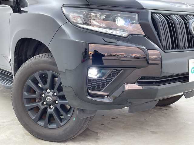 トヨタ ランドクルーザー プラド TX Lパッケージ マットブラED 新潟県 2023(令5)年 2.1万km ブラック プリクラッシュセーフティ/レーダークルーズコントロール/レーンディパーチャーアラート/パーキングサポートブレーキ/ロードサインアシスト/サンルーフ/ベージュ革シート/エアシート/シートヒーター/パワーシート/オートライト/オートハイビーム/LEDヘッドライト/ビルトインETC/純正ナビ/バックカメラ/プッシュスタート/オートドアミラー/ウィンカーミラー/ステアリングスイッチ