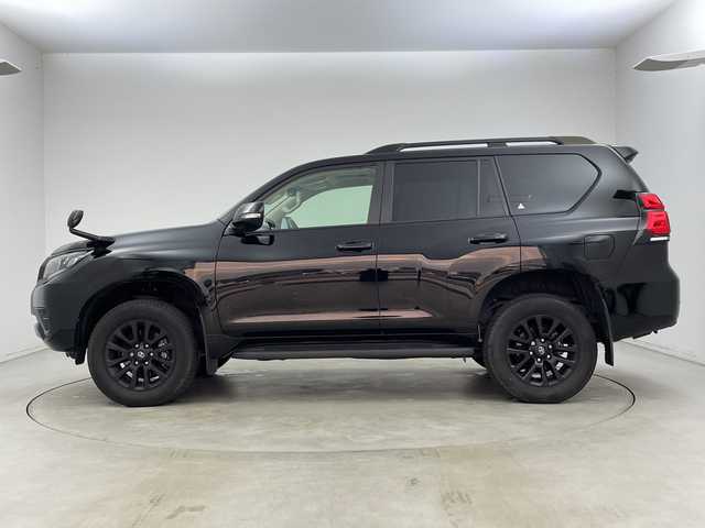 トヨタ ランドクルーザー プラド TX Lパッケージ マットブラED 新潟県 2023(令5)年 2.1万km ブラック プリクラッシュセーフティ/レーダークルーズコントロール/レーンディパーチャーアラート/パーキングサポートブレーキ/ロードサインアシスト/サンルーフ/ベージュ革シート/エアシート/シートヒーター/パワーシート/オートライト/オートハイビーム/LEDヘッドライト/ビルトインETC/純正ナビ/バックカメラ/プッシュスタート/オートドアミラー/ウィンカーミラー/ステアリングスイッチ