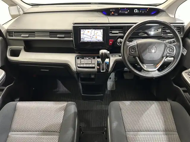 ホンダ ステップワゴン スパーダ 愛媛県 2015(平27)年 5.7万km プレミアムスパークルブラックパール ナビ【AVN-Z04i】/レーダークルーズコントロール/両側パワースライドドア/純正１６インチアルミホイール/純正フロアマット/衝突被害軽減システム/レーンキープアシスト/横滑り防止装置/盗難防止装置/バックカメラ/ETC/プッシュスタート/スマートキー