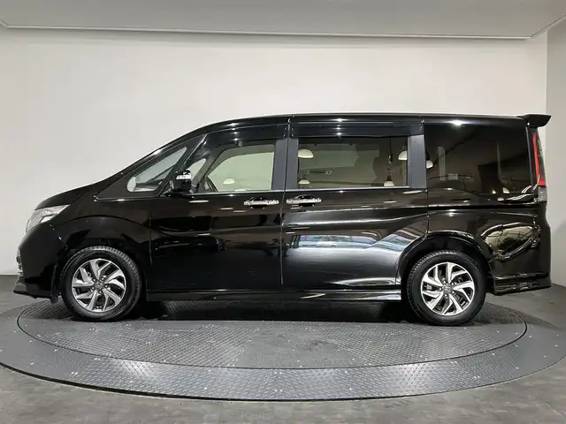 ホンダ ステップワゴン スパーダ 愛媛県 2015(平27)年 5.7万km プレミアムスパークルブラックパール ナビ【AVN-Z04i】/レーダークルーズコントロール/両側パワースライドドア/純正１６インチアルミホイール/純正フロアマット/衝突被害軽減システム/レーンキープアシスト/横滑り防止装置/盗難防止装置/バックカメラ/ETC/プッシュスタート/スマートキー