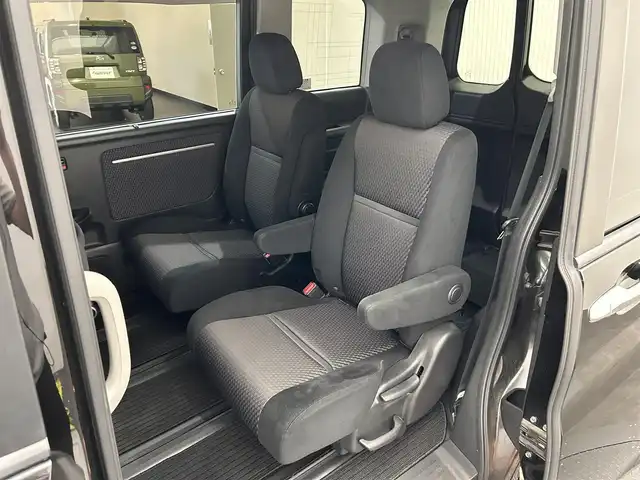 ホンダ ステップワゴン スパーダ 愛媛県 2015(平27)年 5.7万km プレミアムスパークルブラックパール ナビ【AVN-Z04i】/レーダークルーズコントロール/両側パワースライドドア/純正１６インチアルミホイール/純正フロアマット/衝突被害軽減システム/レーンキープアシスト/横滑り防止装置/盗難防止装置/バックカメラ/ETC/プッシュスタート/スマートキー