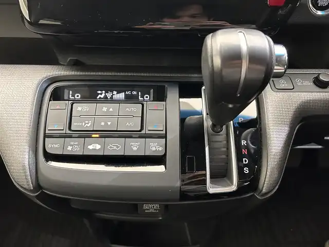 ホンダ ステップワゴン スパーダ 愛媛県 2015(平27)年 5.7万km プレミアムスパークルブラックパール ナビ【AVN-Z04i】/レーダークルーズコントロール/両側パワースライドドア/純正１６インチアルミホイール/純正フロアマット/衝突被害軽減システム/レーンキープアシスト/横滑り防止装置/盗難防止装置/バックカメラ/ETC/プッシュスタート/スマートキー