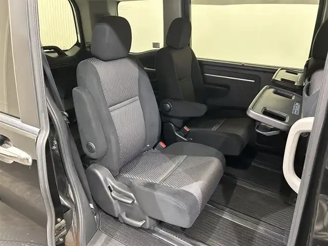 ホンダ ステップワゴン スパーダ 愛媛県 2015(平27)年 5.7万km プレミアムスパークルブラックパール ナビ【AVN-Z04i】/レーダークルーズコントロール/両側パワースライドドア/純正１６インチアルミホイール/純正フロアマット/衝突被害軽減システム/レーンキープアシスト/横滑り防止装置/盗難防止装置/バックカメラ/ETC/プッシュスタート/スマートキー