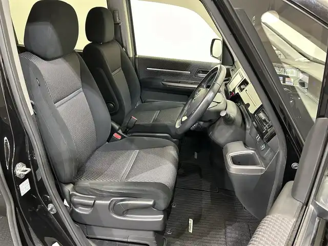 ホンダ ステップワゴン スパーダ 愛媛県 2015(平27)年 5.7万km プレミアムスパークルブラックパール ナビ【AVN-Z04i】/レーダークルーズコントロール/両側パワースライドドア/純正１６インチアルミホイール/純正フロアマット/衝突被害軽減システム/レーンキープアシスト/横滑り防止装置/盗難防止装置/バックカメラ/ETC/プッシュスタート/スマートキー