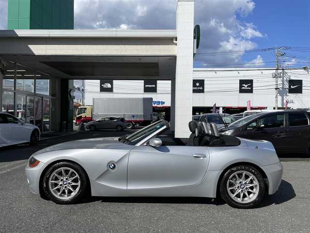 ＢＭＷ Ｚ４ 2．2i 埼玉県 2004(平16)年 1万km シルバー ワンオーナー/AIS検査済み/禁煙車/登録時走行9628キロ/オプション電動オープン/DSC/・ダイナミック/スタビリティ/コントロール/純正16インチアルミホイール/サイドエアバッグ/フロアマット/キーレス/スペアキー/新車保証書/取扱説明書