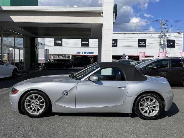 ＢＭＷ Ｚ４ 2．2i 埼玉県 2004(平16)年 1万km シルバー ワンオーナー/AIS検査済み/禁煙車/登録時走行9628キロ/オプション電動オープン/DSC/・ダイナミック/スタビリティ/コントロール/純正16インチアルミホイール/サイドエアバッグ/フロアマット/キーレス/スペアキー/新車保証書/取扱説明書