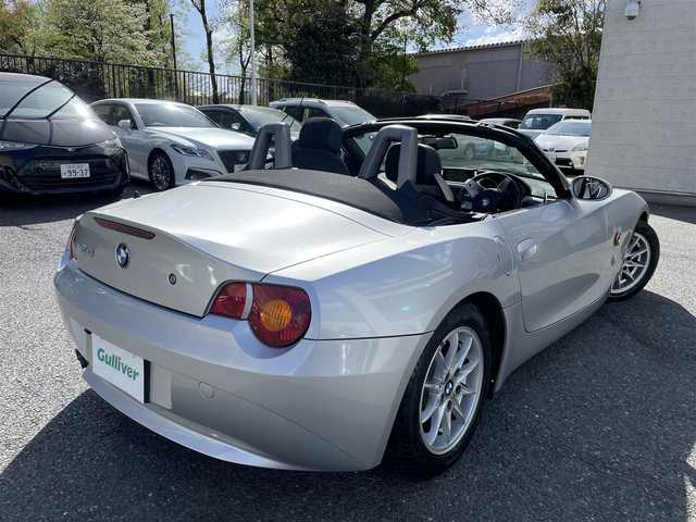 ＢＭＷ Ｚ４ 2．2i 埼玉県 2004(平16)年 1万km シルバー ワンオーナー/AIS検査済み/禁煙車/登録時走行9628キロ/オプション電動オープン/DSC/・ダイナミック/スタビリティ/コントロール/純正16インチアルミホイール/サイドエアバッグ/フロアマット/キーレス/スペアキー/新車保証書/取扱説明書